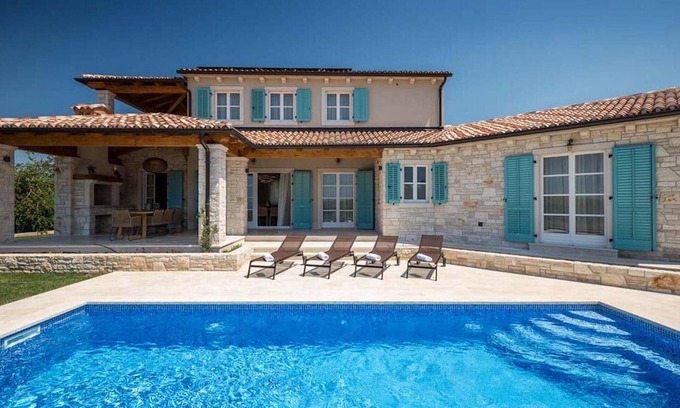 Strpacici House | Awesome home in Porec