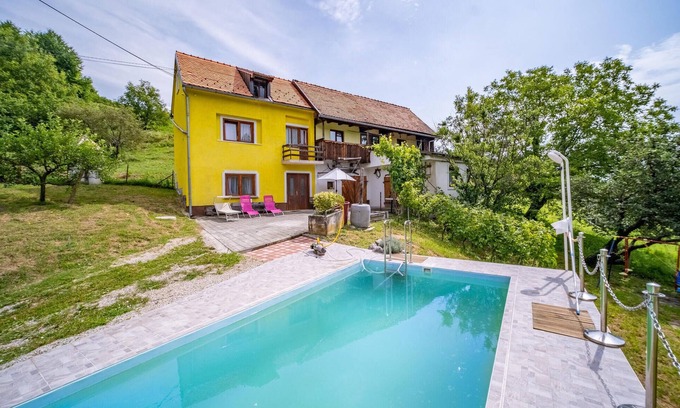 Jastrebarsko House | Awesome home in Prodin Dol