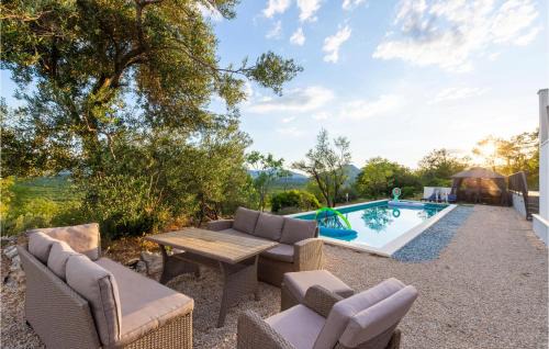 Sestanovac House | Awesome Home In Sestanovac With Kitchen