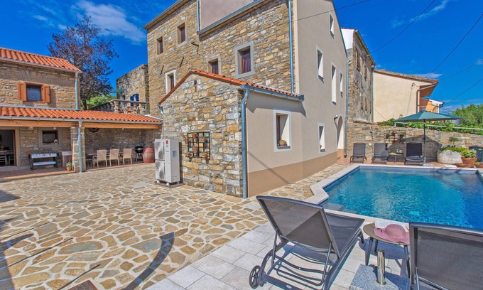Koper House | Awesome home in Smarje