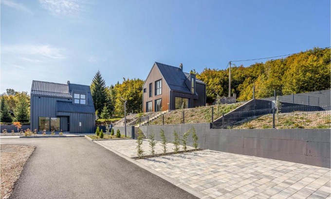 Ravna Gora House | Awesome Home In Stari Laz With Wi-Fi