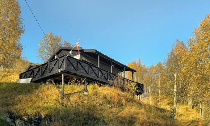 Eikjedalen House | Awesome home in Tysse with kitchen