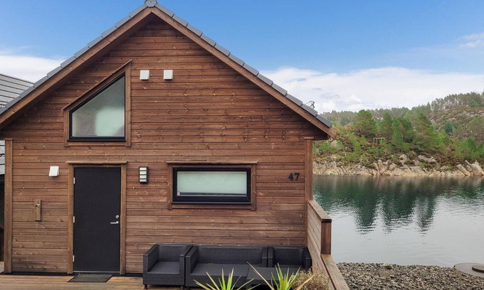 Bomlo House | Awesome home in Urangsvåg with WiFi