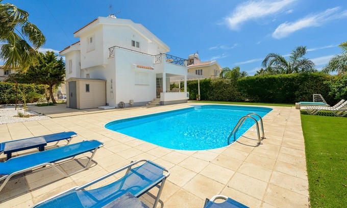 Ayia Napa Villa | Ayia Napa Holiday Villa MA3 - a villa that sleeps 8 guests in 4 bedrooms