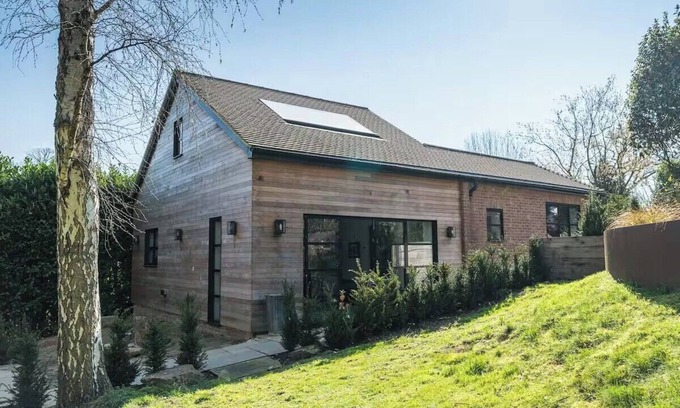 Aylesford House | Aylesford-House-Sleeps 2 & 1 infant-Parking-Garden