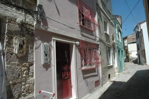 Ayvalik City Center House | Ayvalıgın tarihi rum evi 2 katlı (YENİLENDİK)