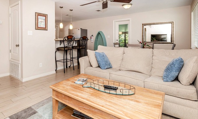 Biloxi Cottage | Azalea Cottage - Ocean Springs perfect location! 3 blocks to beach & downtown!