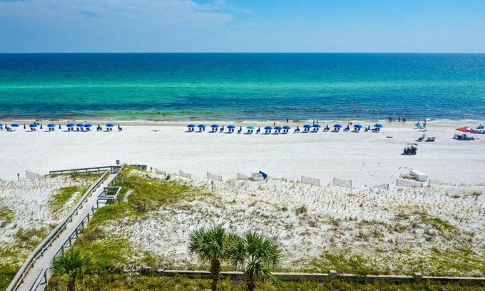 Fort Walton Beach Apartment | Azure #610