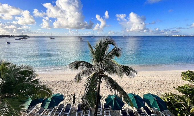 Simpson Bay Hotel | Azure Hotel and Art Studio