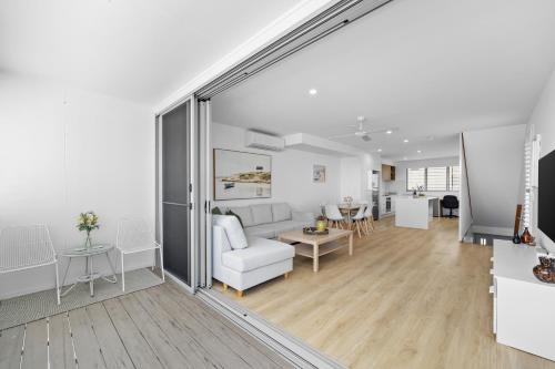 Maroochydore Apartment | Azure River Side Townhouse