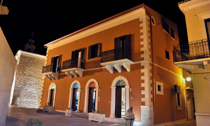 Comiso Apartment | B & B "Al Teatro" in the heart of Comiso
