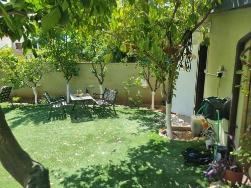 Petah Tikva Apartment | B&B Amit 18 minutes from the airport - אירוח כפרי עמית 18 דקות משדה תעופה