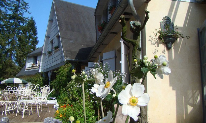 Saint-Jean-aux-Bois House | B & B Garden of Saint John