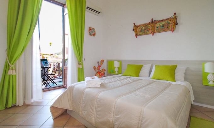 Santo Stefano di Camastra Bed & Breakfast | B&B THE PALACE - charming bedroom