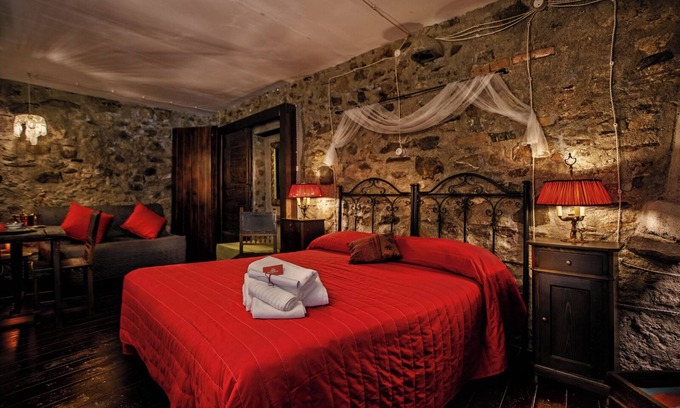 Brienza Bed & Breakfast | B&B La Voce del Fiume: "Ruby" suite