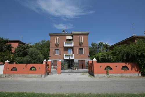 Crocetta-San Lazzaro-Modena Est Apartment | B&B Villa Firefly