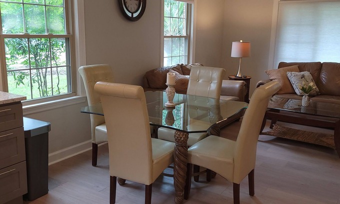 West Ashley Apartment | B-Charleston Gem- 4 miles to Downtown Charleston and Close To All Areas!