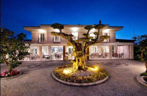 Narlidere House | B. Equine Range Hotel