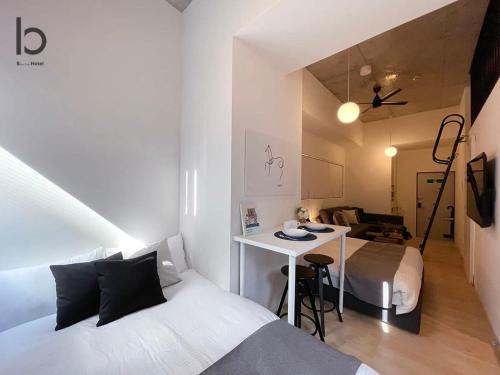 Hiroshima City Centre Apartment | b hotel Nekoyard - Loft Studio Close to Peace Park & City Sights
