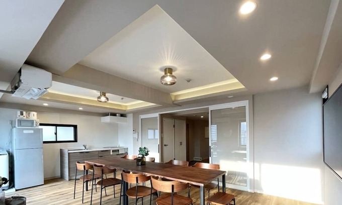 Hiroshima City Centre Apartment | b hotel Spacious 2 level apartment 4BR for 16 PPL