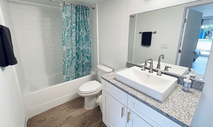St. Johns Apartment | B05 Poolside 1st Floor - Double Twin Studio