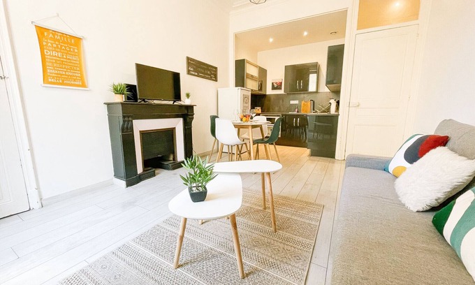 Quartier Chorier-Berriat Apartment | #B3 | Light Pink T2 near Jaurès, Estacade | Luminous 🦩