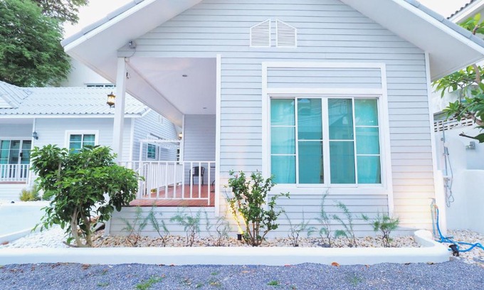 Khao Takiab House | Baan Casita With Private Seaside Cottage