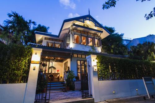 Wat Bowon Niwet Hotel | Baan Noppawong