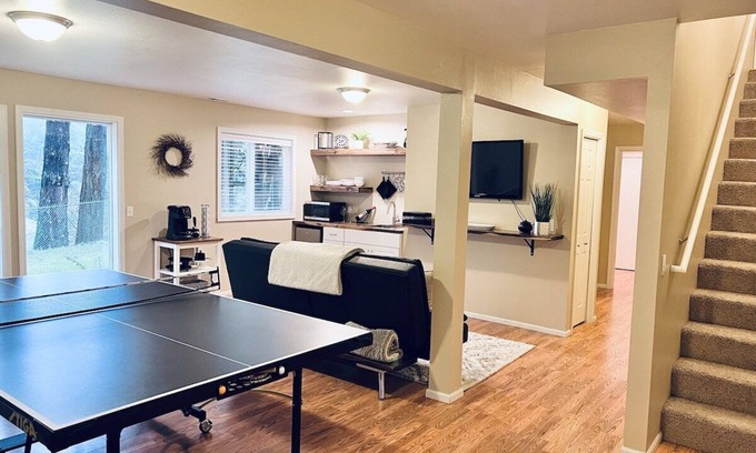 Corvallis Apartment | Baby Bella- with concierge laundry service