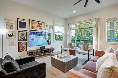 Riverside Villa | Bachelor/Bachelorette Mansion In the Heart of ATX