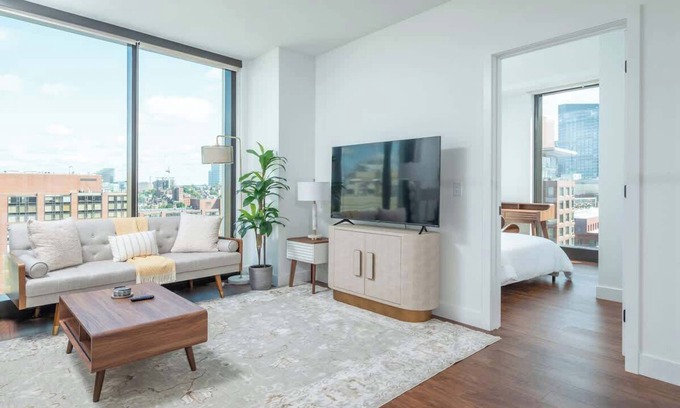 Bay Village Apartment | Back-Bay 2BR Penthouse w Roof top and GYM