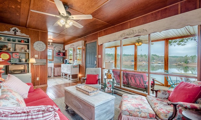 Piney Cabin | Back Porch Lake View's on Lake Hamilton Main Channel, Family Friendly, Cozy Vibe