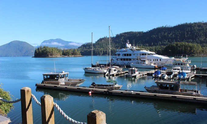 Egmont Hotel | Backeddy Resort and Marina