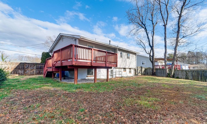Newington House | Backyard + Deck: Family-Friendly Lorton Home!