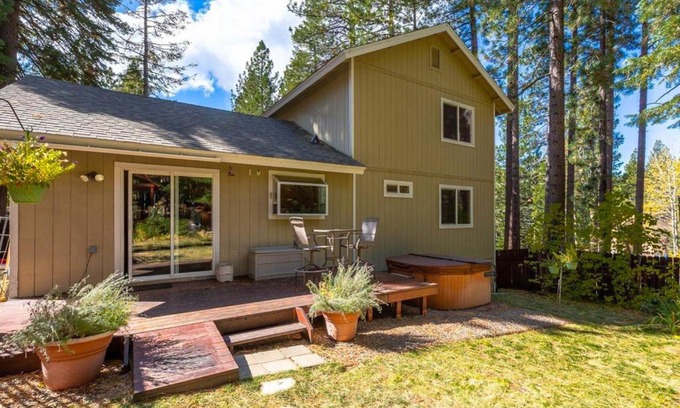 Pioneer Trail House | Backyard Oasis