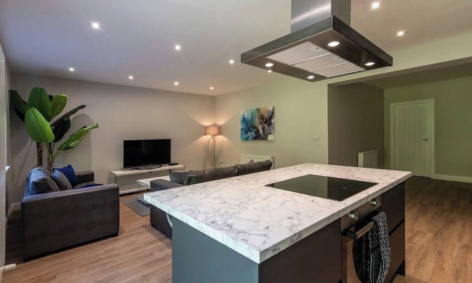 Edwinstowe House | Bagworth House - Spacious 4BR Bungalow in Leicestershire