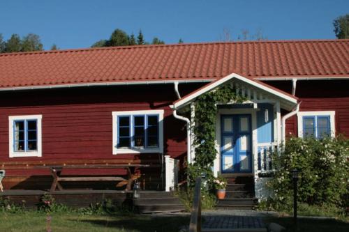 Gallo Villa | Bakgården i Revsund
