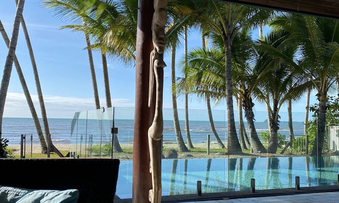 Newell House | Bala Beach House on ABSOLUTE Beachfront