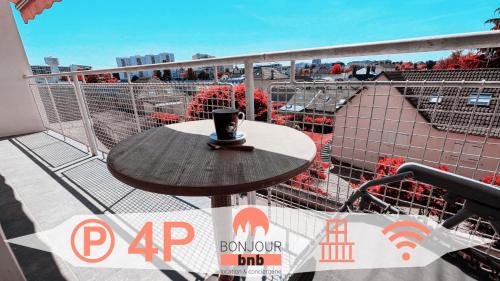 Saint-Andre-les-Vergers Apartment | Balcon du Cube