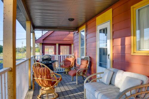 Mayville Apartment | Balcony and Scenic Views Chautauqua Lake Retreat