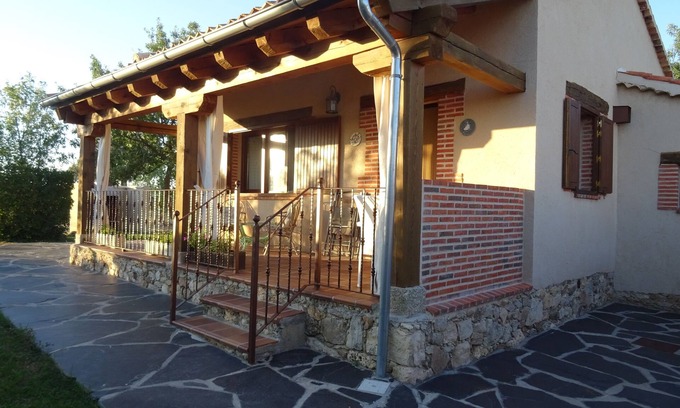 Losana de Piron Cottage | Balcony of Nut II: 600 m2 private garden, wifi, barbecue, fireplace, pets.