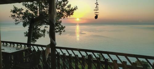 Zagora-Mouresi House | Balcony on the Rocks