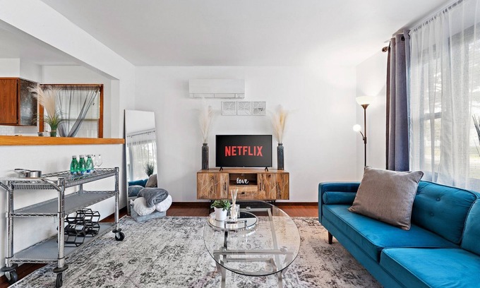 Chesterton House | Balcony/Patio/Separate Fenced Yard + Beach, Park & Downtown+close to Chicago