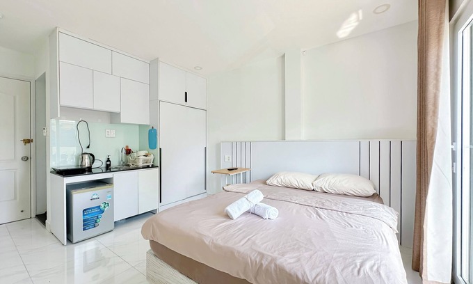Phu My Hung Apartment | Balcony studio with bathtub in D7