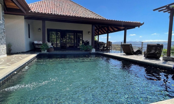 Mercedes House | Bali Dream View, Total Privacy, Pool, Wifi, 30 min to Beach/Waterfall/Ziplining
