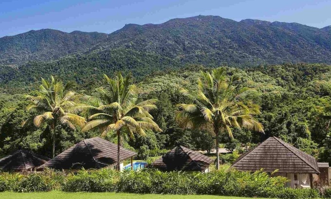 Miallo House | Bali HainA private retreat on acreage, close to town, ocean & the rainforest