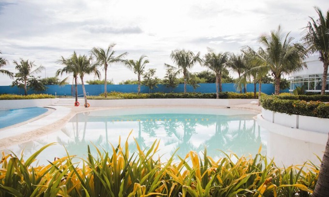San Fernando Condo | Bali-Themed Studio with Pool View Balcony, Ps4, Instax, Netflix & Karaoke