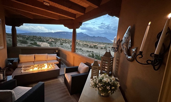 Ranchito House | Balloon Fiesta Getaway - Adobe Hacienda