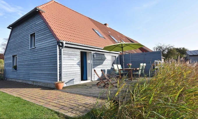 Ribnitz-Damgarten Apartment | Baltic Sea country house with south-facing terrace and pond OFC 07 - Country house with south-facing terrace on the