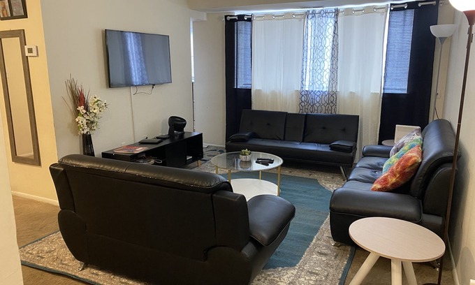 Woodlawn Apartment | Baltimore 1 bedroom apartment close to all major sites, business & destinations
